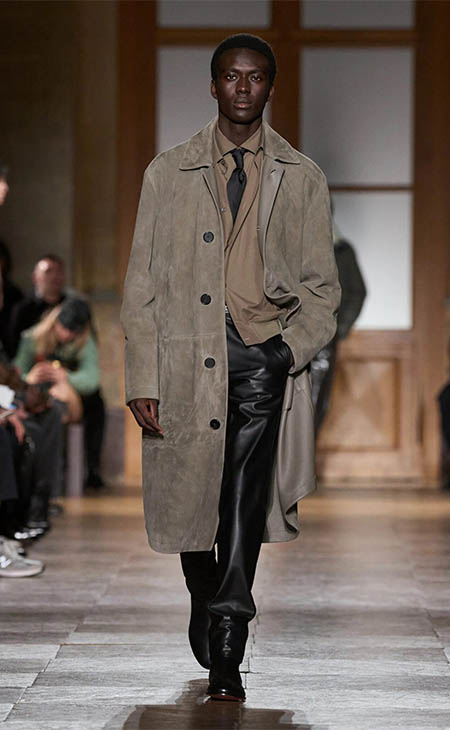 أسبوع باريس للموضة: تصاميم تتخطى حاجز الزمان من هيرميس